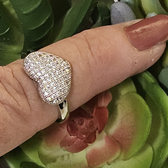 Heart Shaped Design Ring - Picture 2 of 5